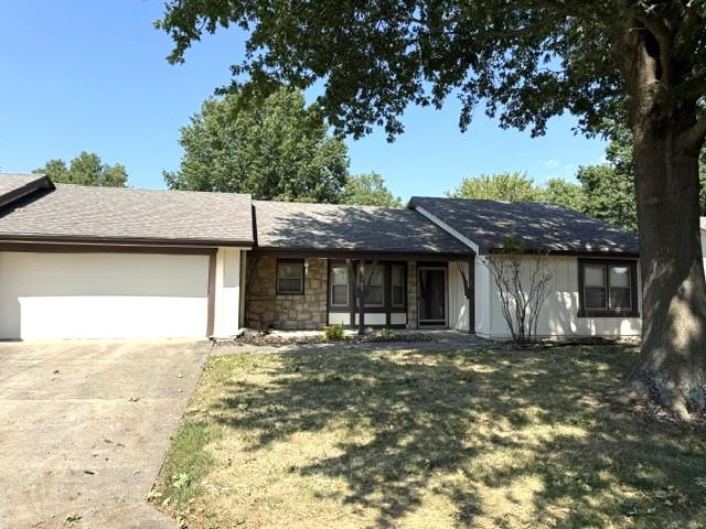 8214 E 189th Terrace Property Photo 1