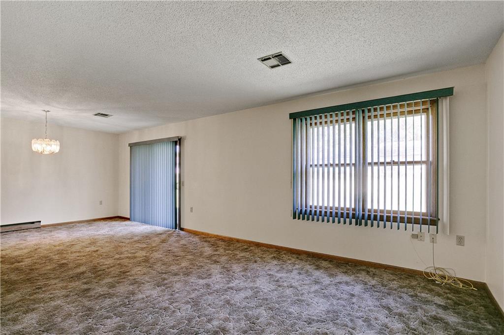 8214 E 189th Terrace Property Photo 3