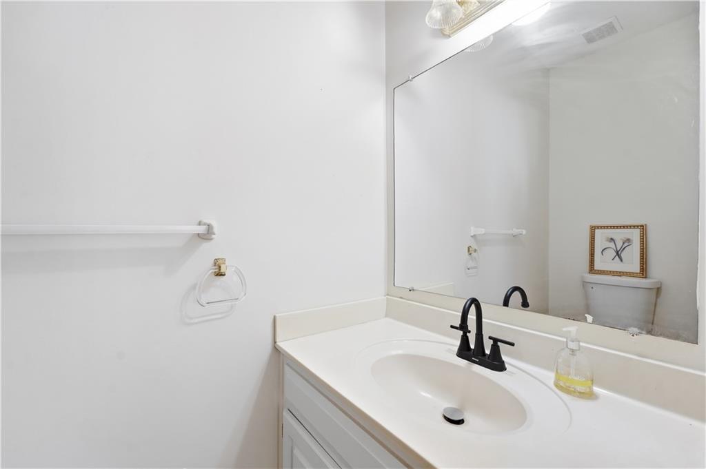 13721 Manor Road Property Photo 9