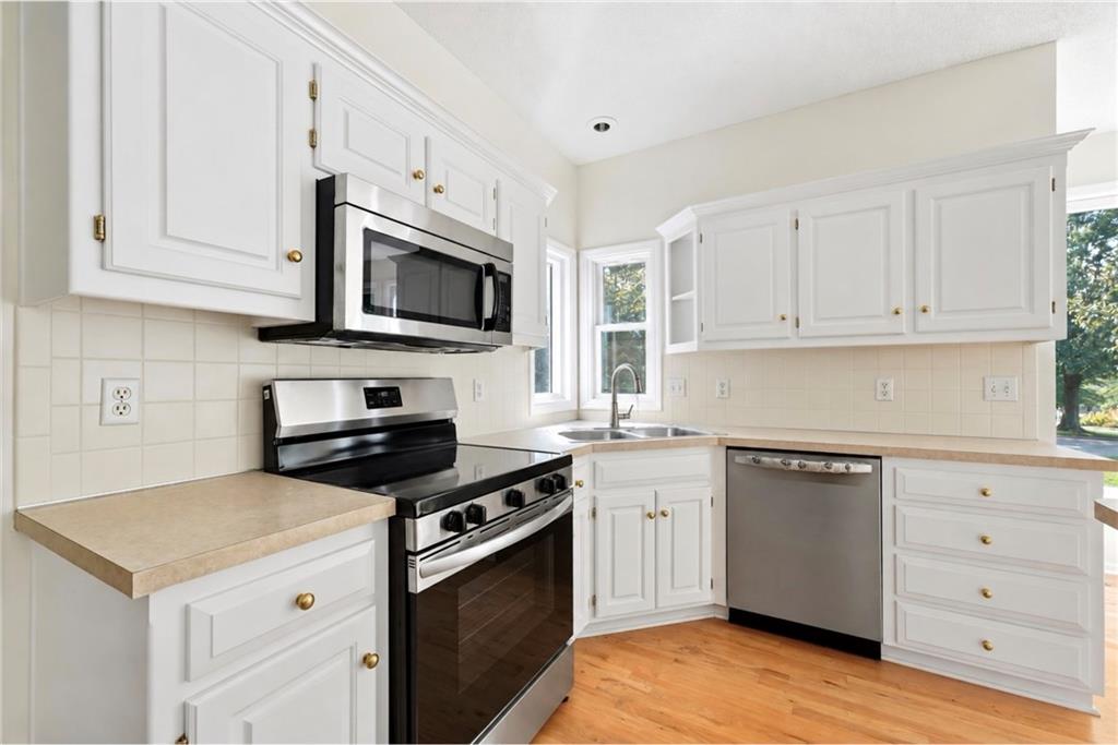 13721 Manor Road Property Photo 10