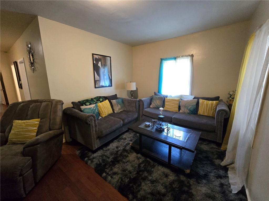 811 Elm Street Property Photo 3