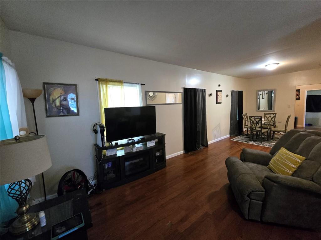 811 Elm Street Property Photo 4