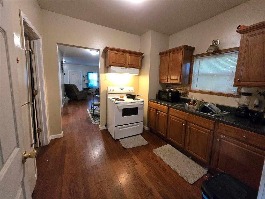 811 Elm Street Property Photo 5