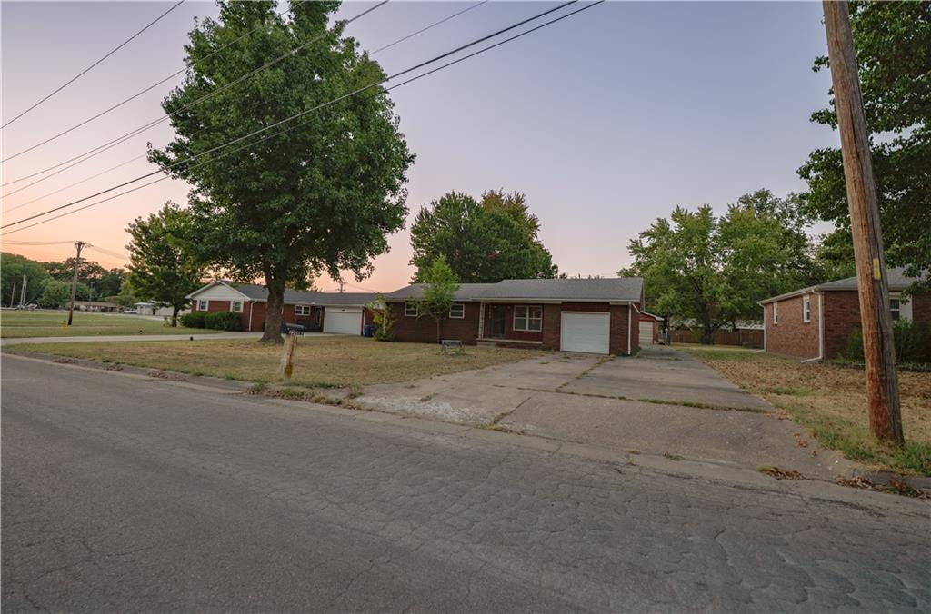 2206 W 1st Street Property Photo 6