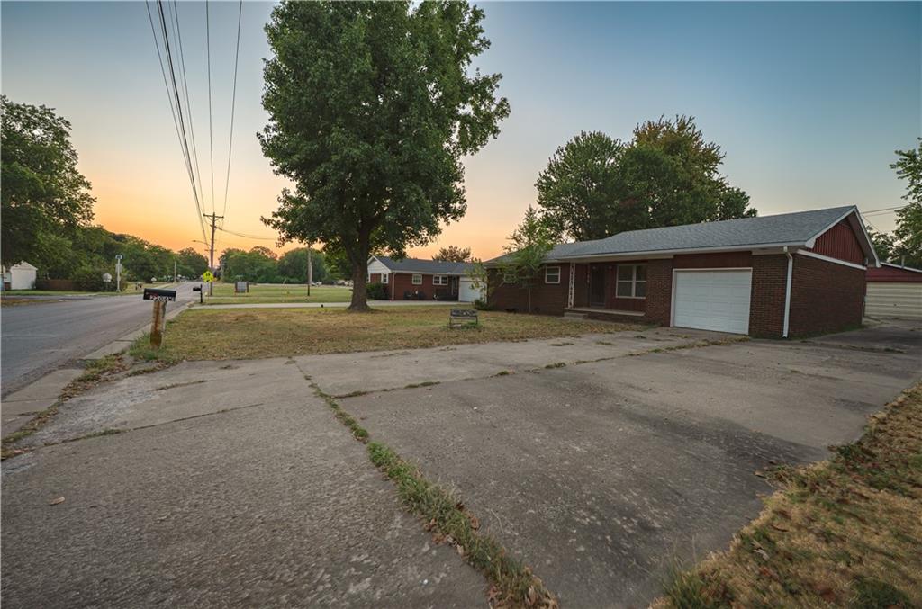 2206 W 1st Street Property Photo 8