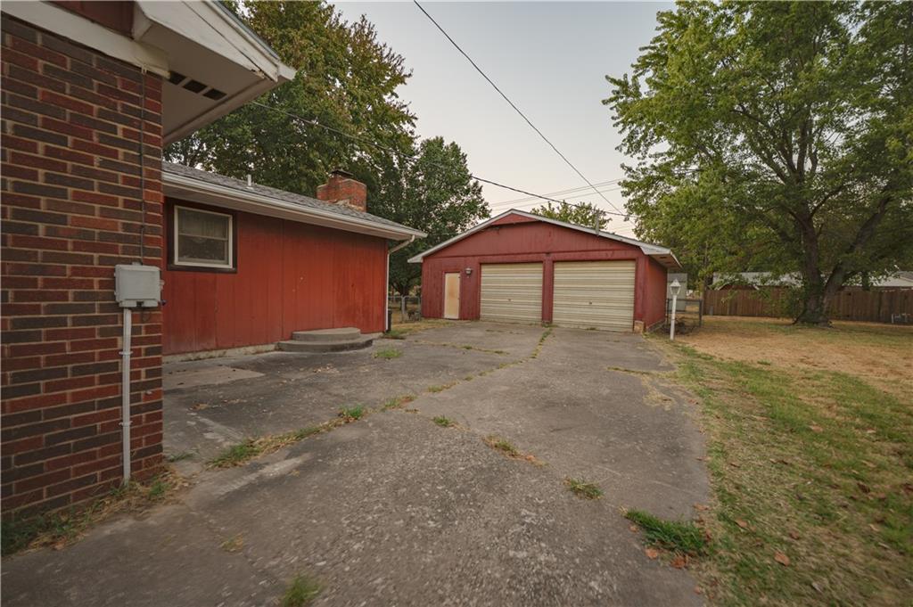 2206 W 1st Street Property Photo 11