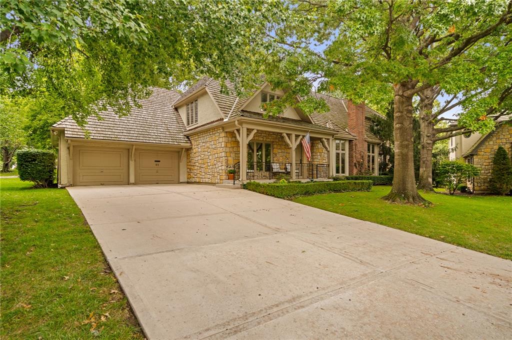 61 Le Mans Court Property Photo 8
