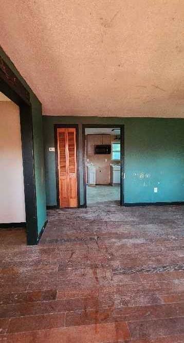 901 E Maple Street Property Photo 4