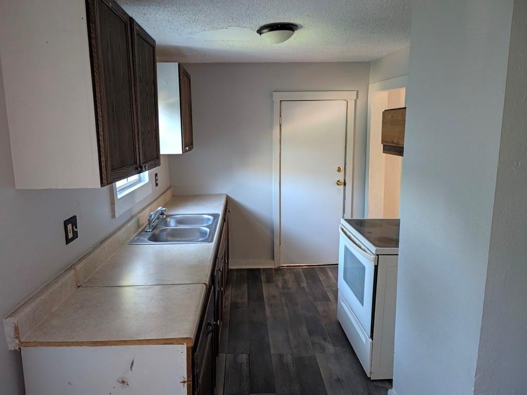 8704 Roberts Avenue Property Photo 7