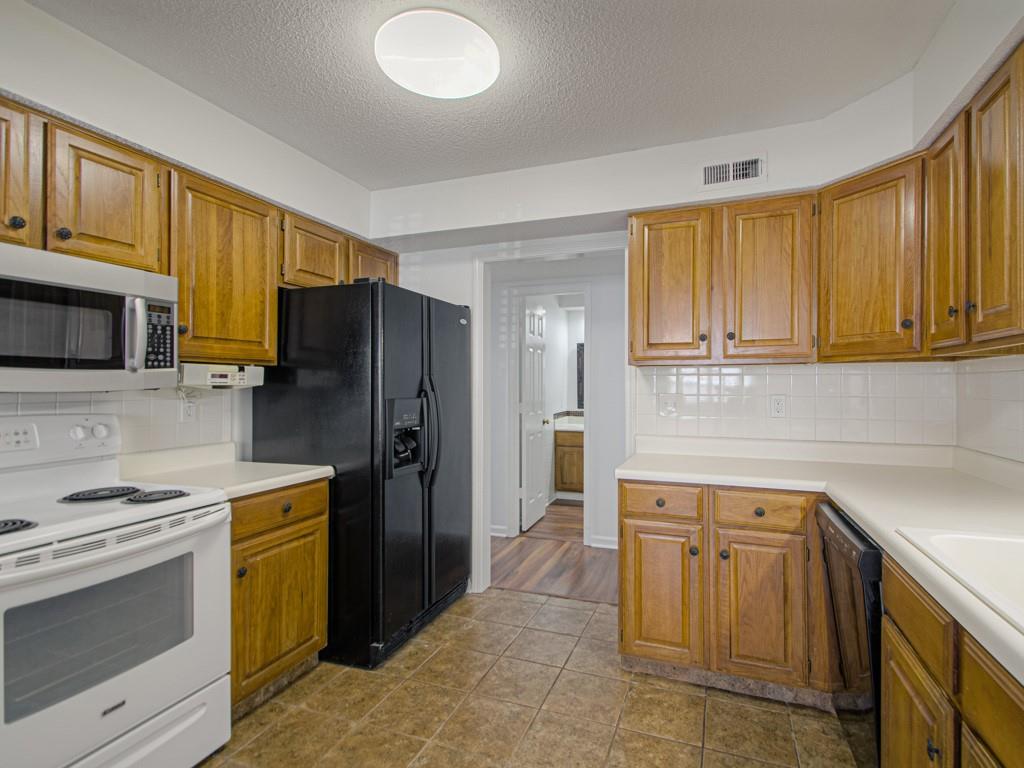 4027 S Crysler Avenue Property Photo 10
