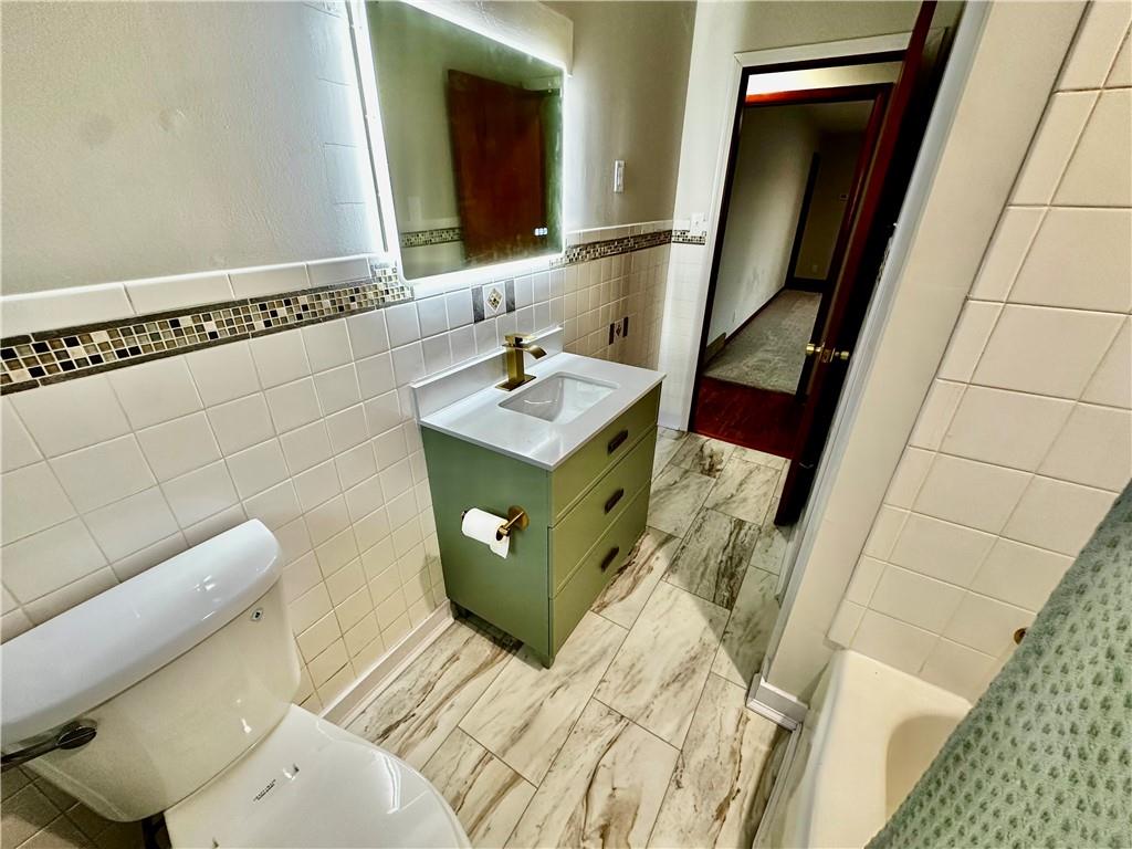 203 W 11th Street Property Photo 37