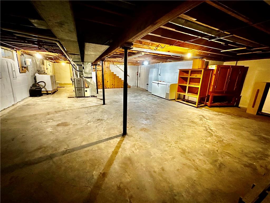 203 W 11th Street Property Photo 54
