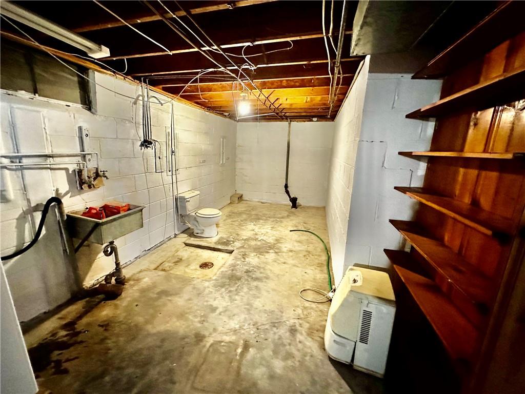 203 W 11th Street Property Photo 56