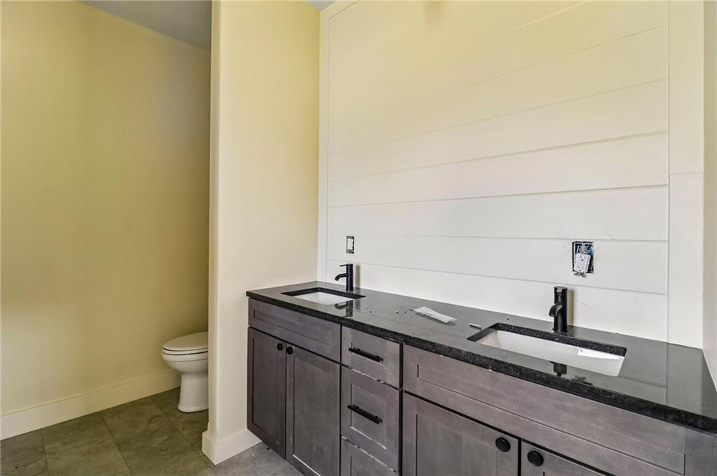 1013 E 10th Street Property Photo 15