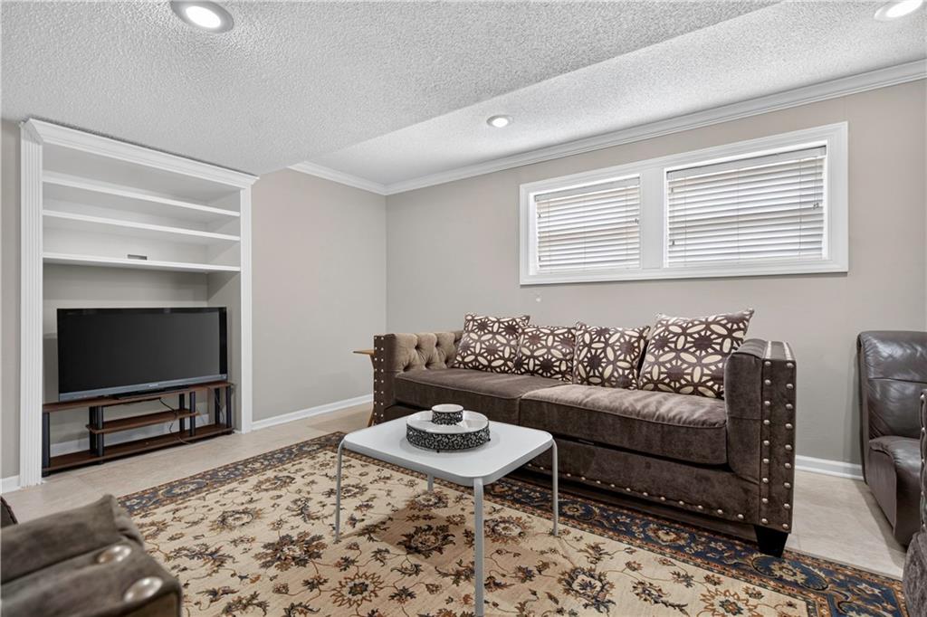 14921 Benson Street Property Photo 45