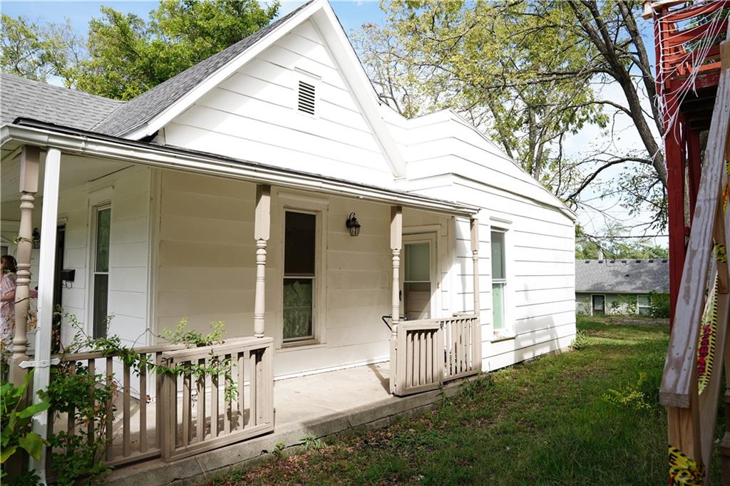 211 Ming Street Property Photo 2