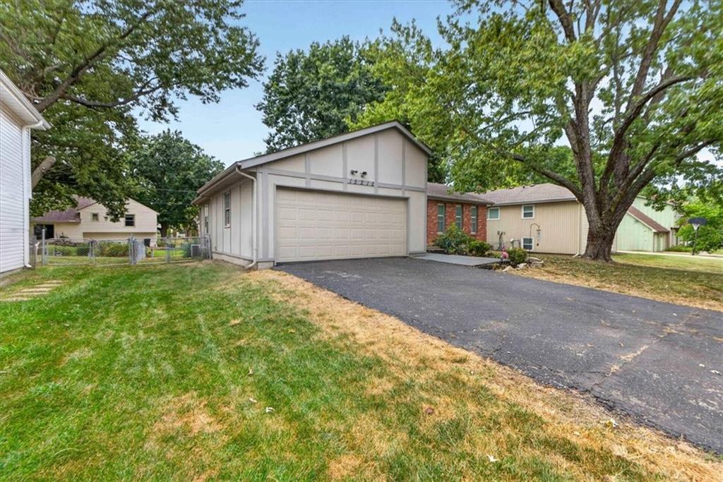 15212 W 152nd Circle Property Photo 3