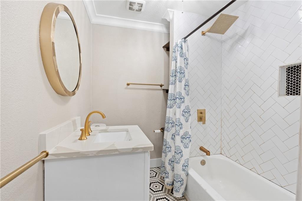 804 W 33rd Street Property Photo 24