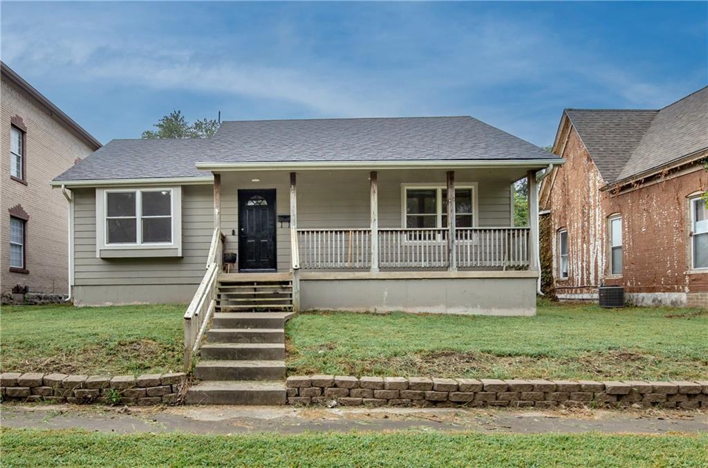 407 W Peoria Street Property Photo 1
