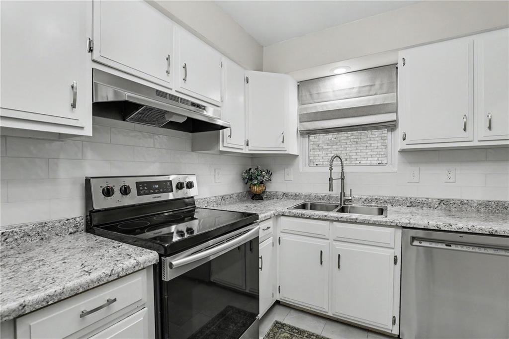 6924 Nw Chapel Woods Lane Property Photo 11