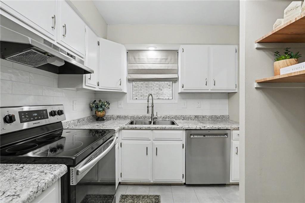 6924 Nw Chapel Woods Lane Property Photo 12