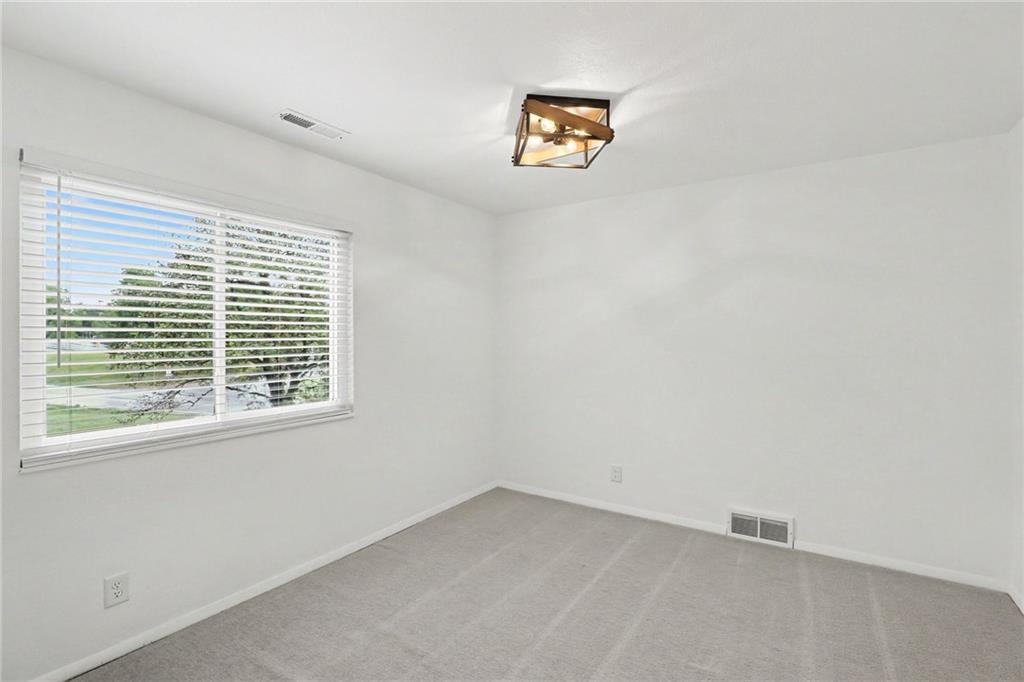 6924 Nw Chapel Woods Lane Property Photo 19