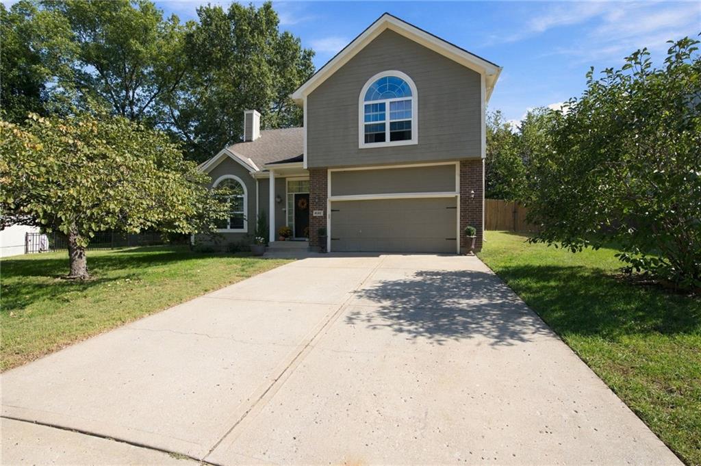 18207 Rollins Drive Property Photo 3