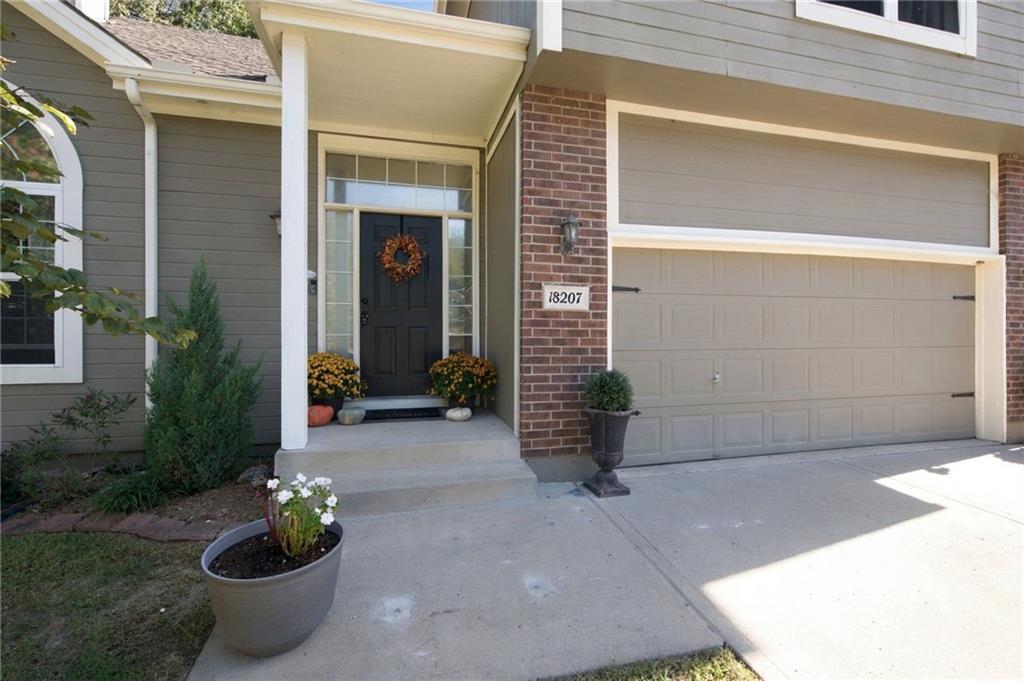 18207 Rollins Drive Property Photo 4