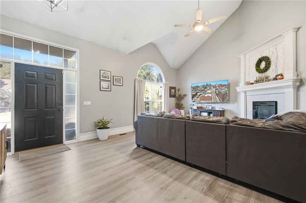 18207 Rollins Drive Property Photo 7