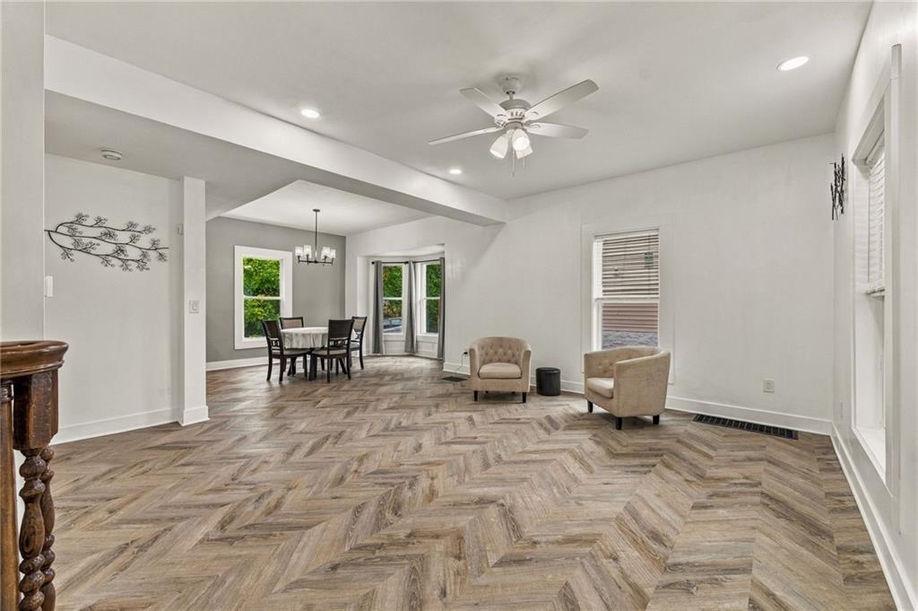 1432 W Walnut Street Property Photo 5