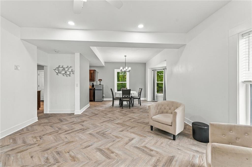 1432 W Walnut Street Property Photo 6