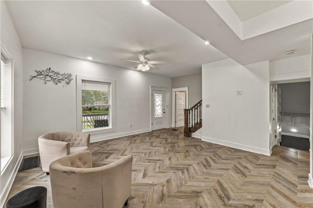 1432 W Walnut Street Property Photo 9