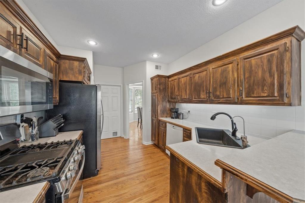18424 S Juniper Street Property Photo 7