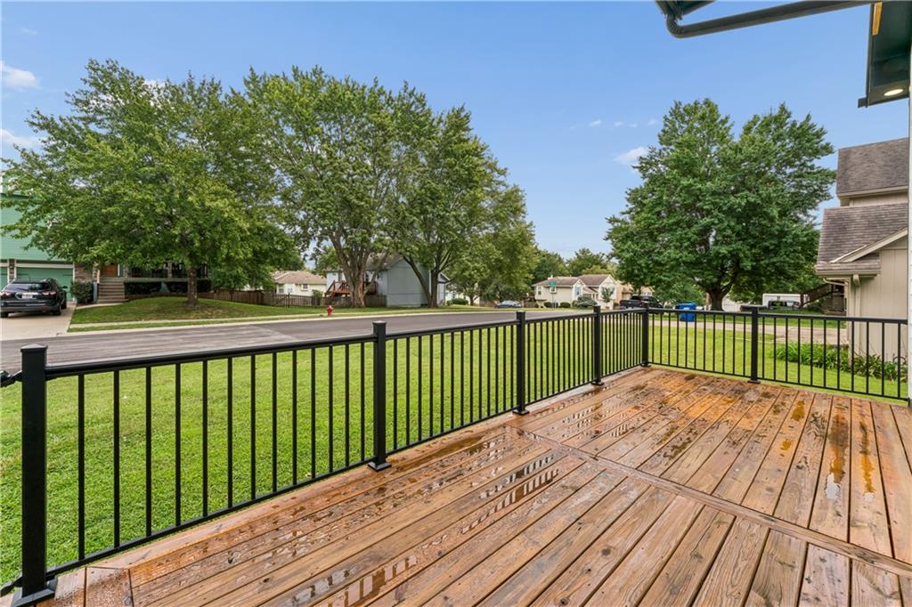 309 Ne Brookwood Drive Property Photo 5