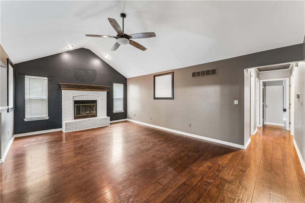 309 Ne Brookwood Drive Property Photo 8