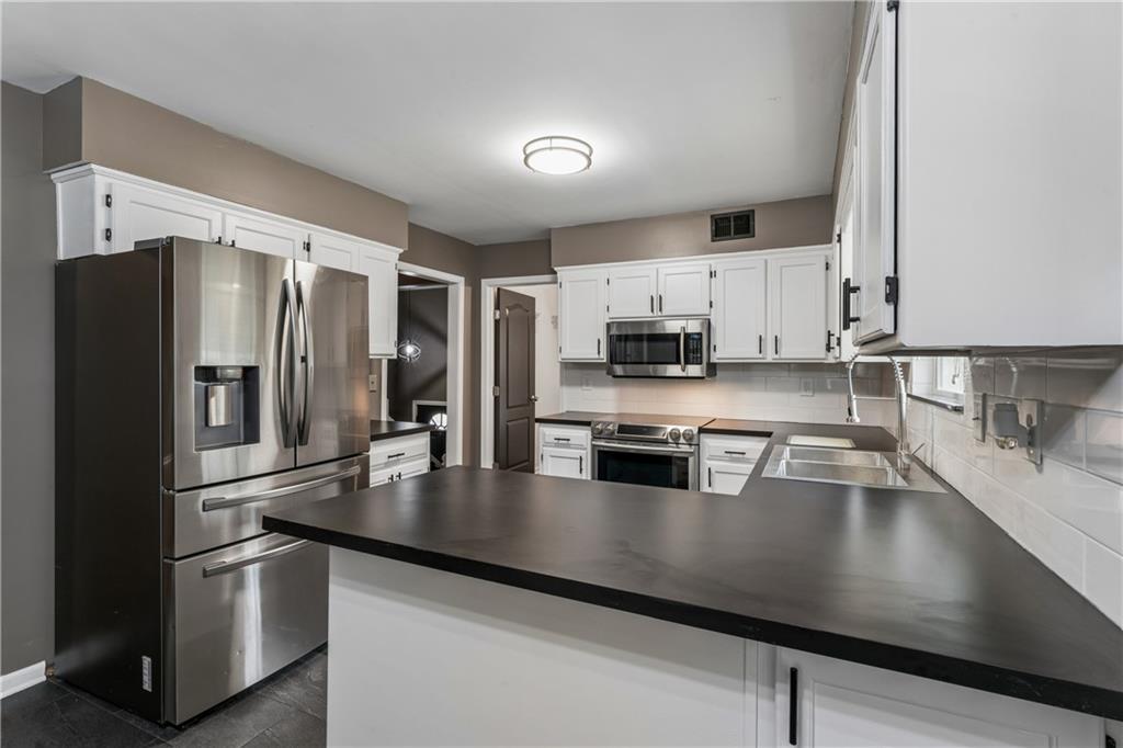 309 Ne Brookwood Drive Property Photo 17