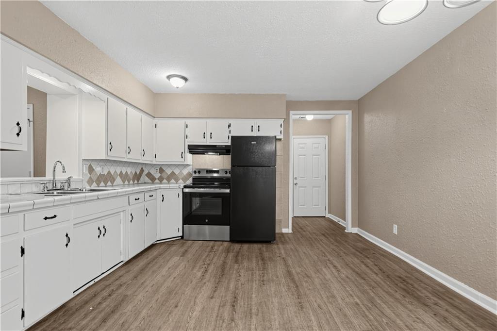 5228 Woodson Road Property Photo 15