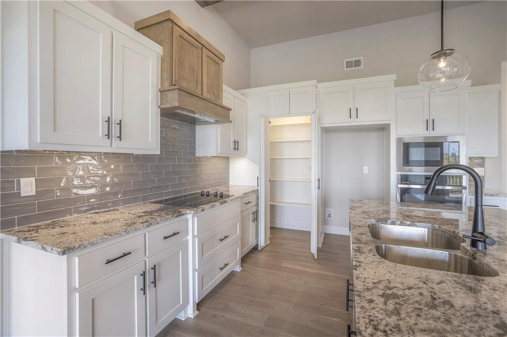 17101 W 168th Place Property Photo 10