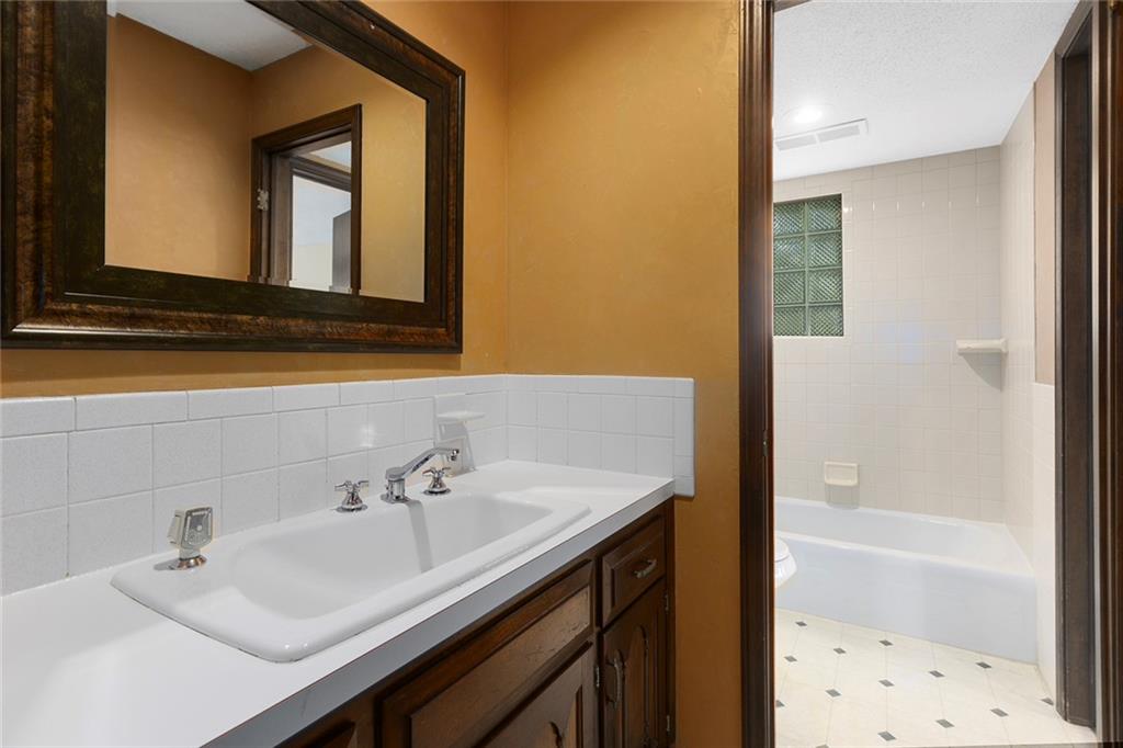 7616 Nw Eastside Drive Property Photo 22