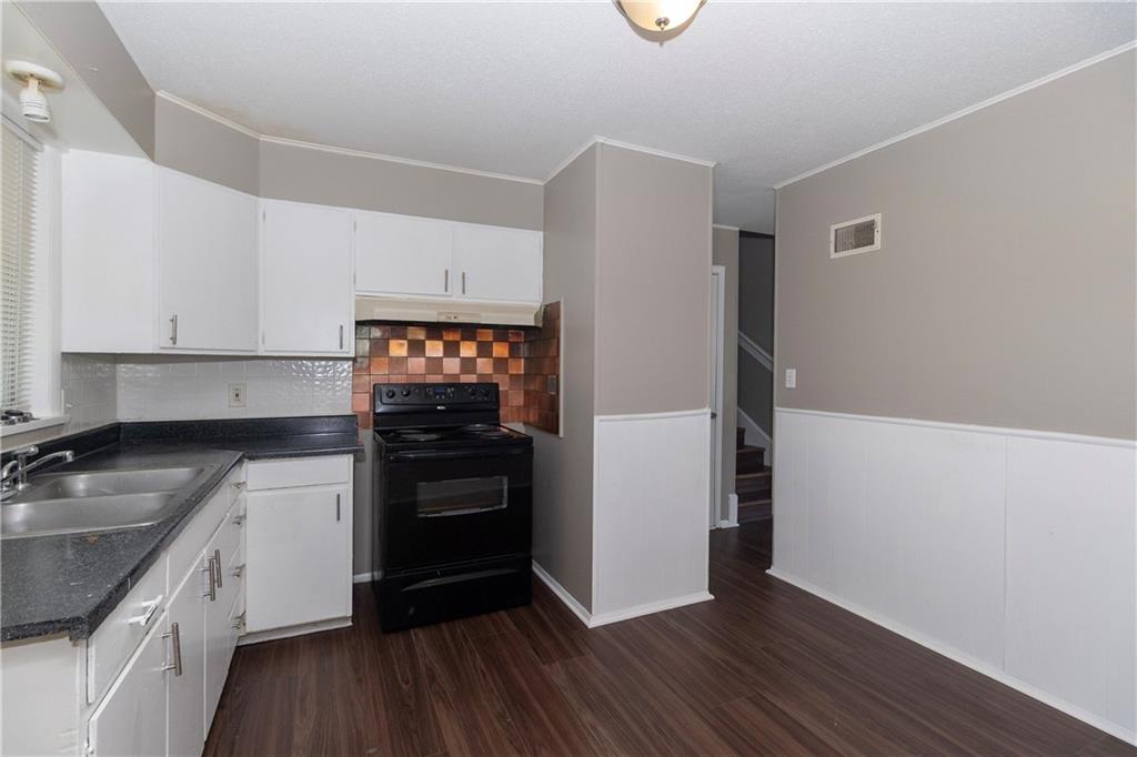 11815 Armitage Drive Property Photo 4