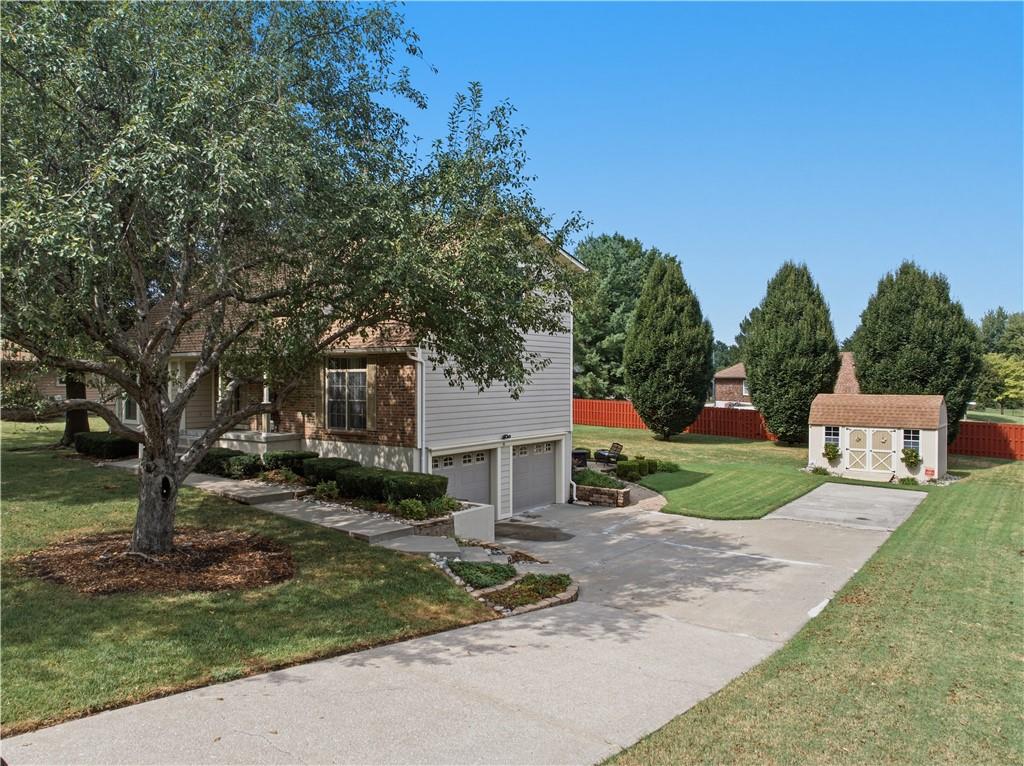 748 S Peculiar Drive Property Photo 3