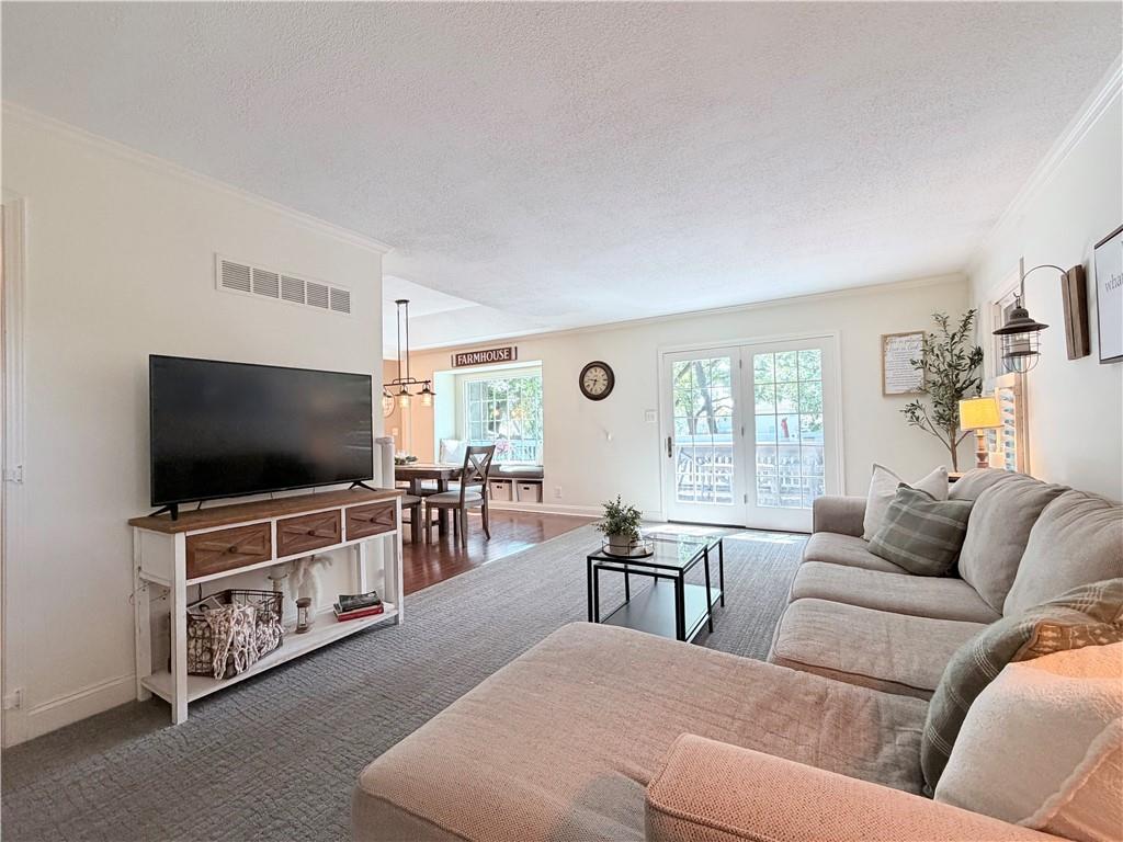 407 Linden Place Property Photo 13