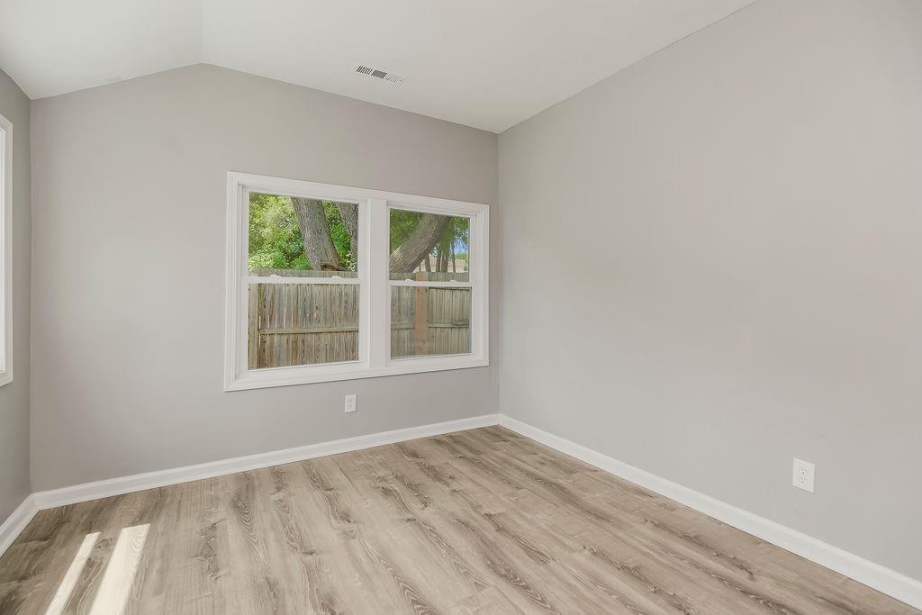 10522 E 6th Street Property Photo 5