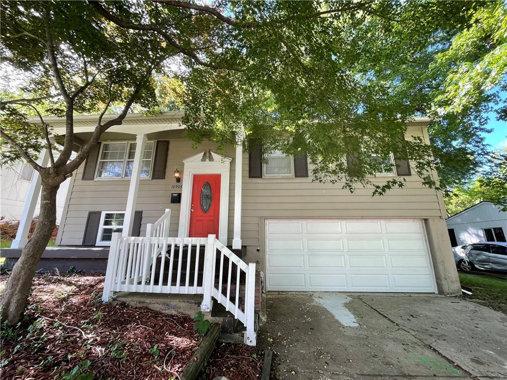 18904 E Arrowhead Drive Property Photo 1