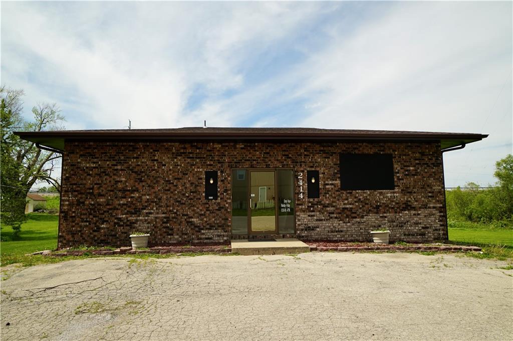2414 S Leonard Road Property Photo 1