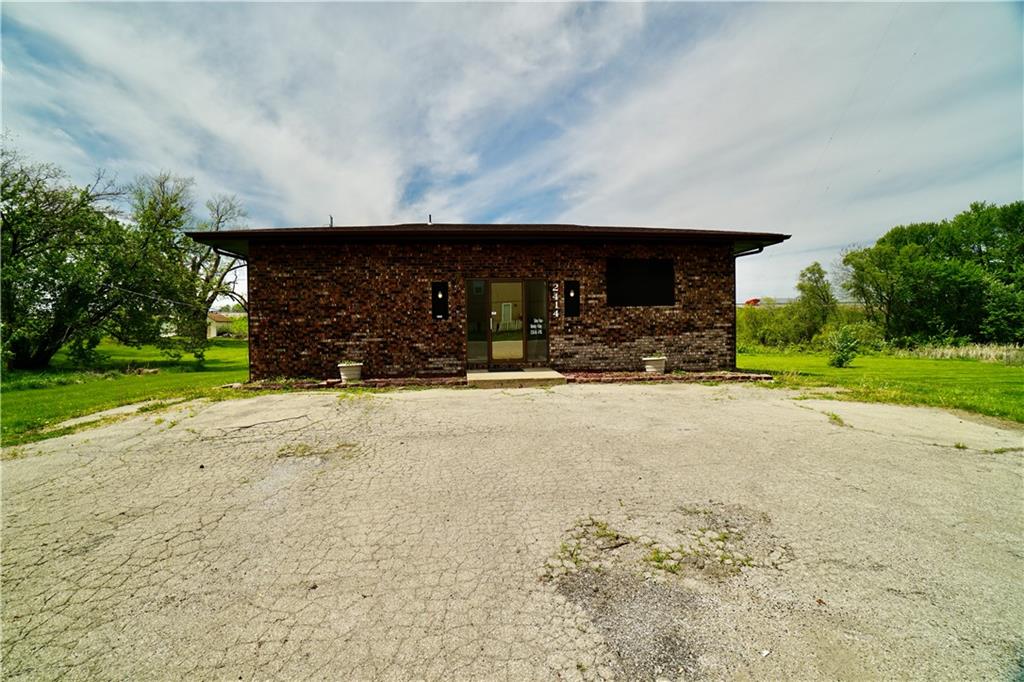 2414 S Leonard Road Property Photo 2