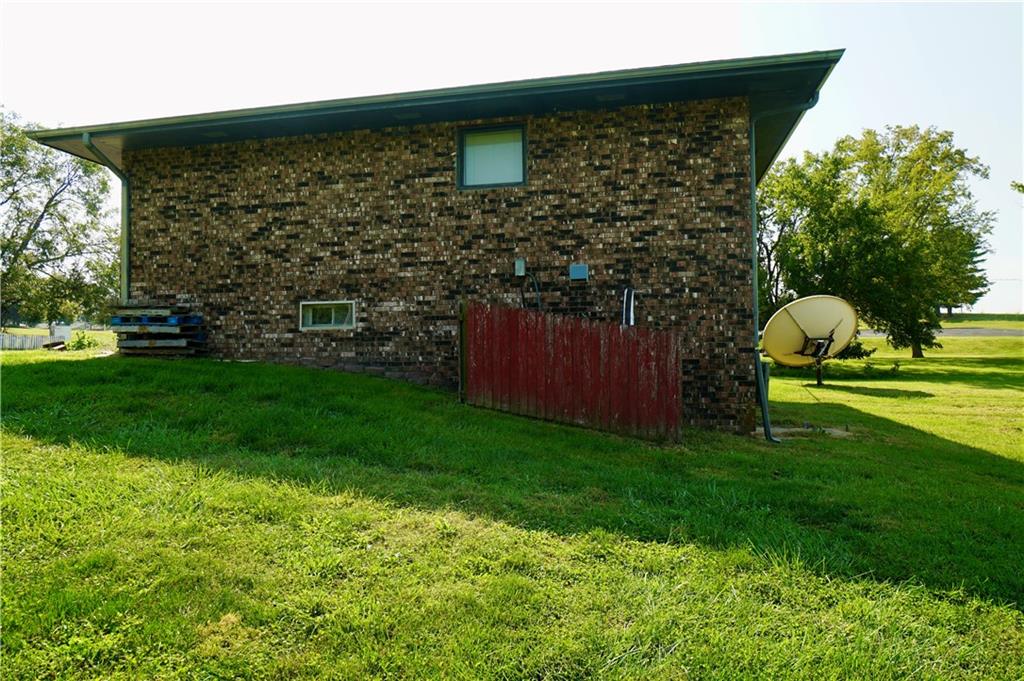 2414 S Leonard Road Property Photo 4