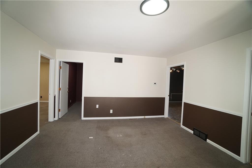 2414 S Leonard Road Property Photo 9