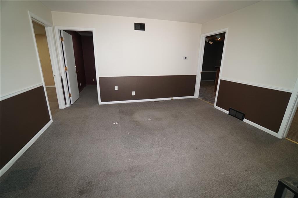 2414 S Leonard Road Property Photo 10