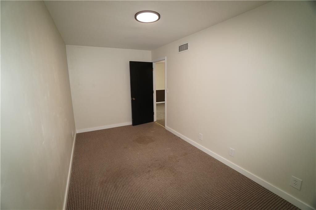 2414 S Leonard Road Property Photo 12